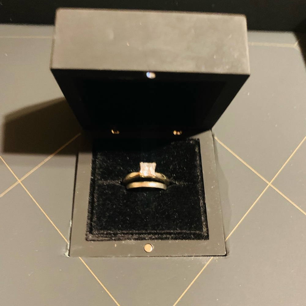 Diamond Nexus. Size 5.5. All paperwork. Diamond is .99 carats.